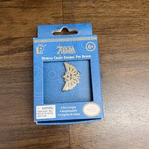 Zelda Hyrule‎ Crest Enamel Pin Badge Gold Tone Box New NWT